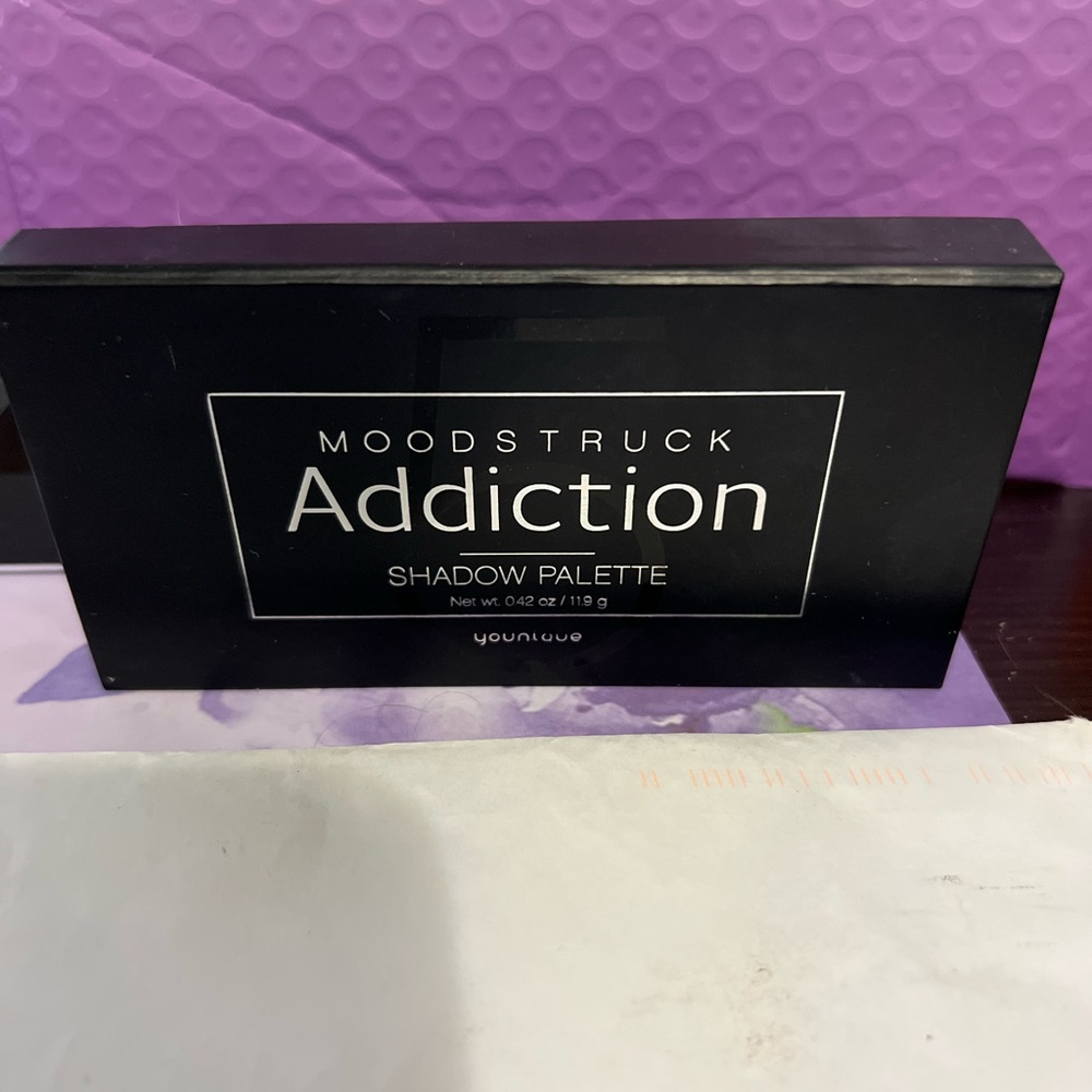 Younique Moodstruck Addiction Shadow Pallette 5